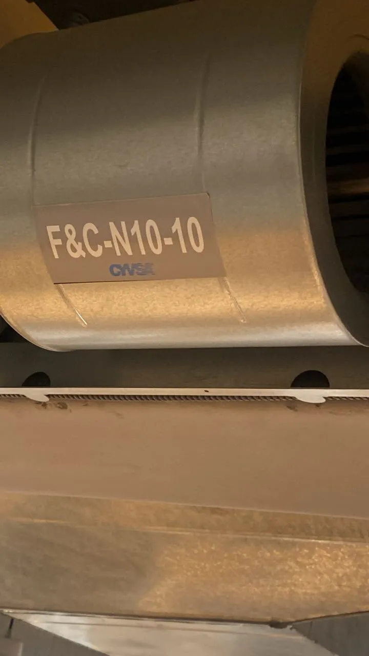 Unidad fan & coil etiquetada F&C-N10-10, vista de frente